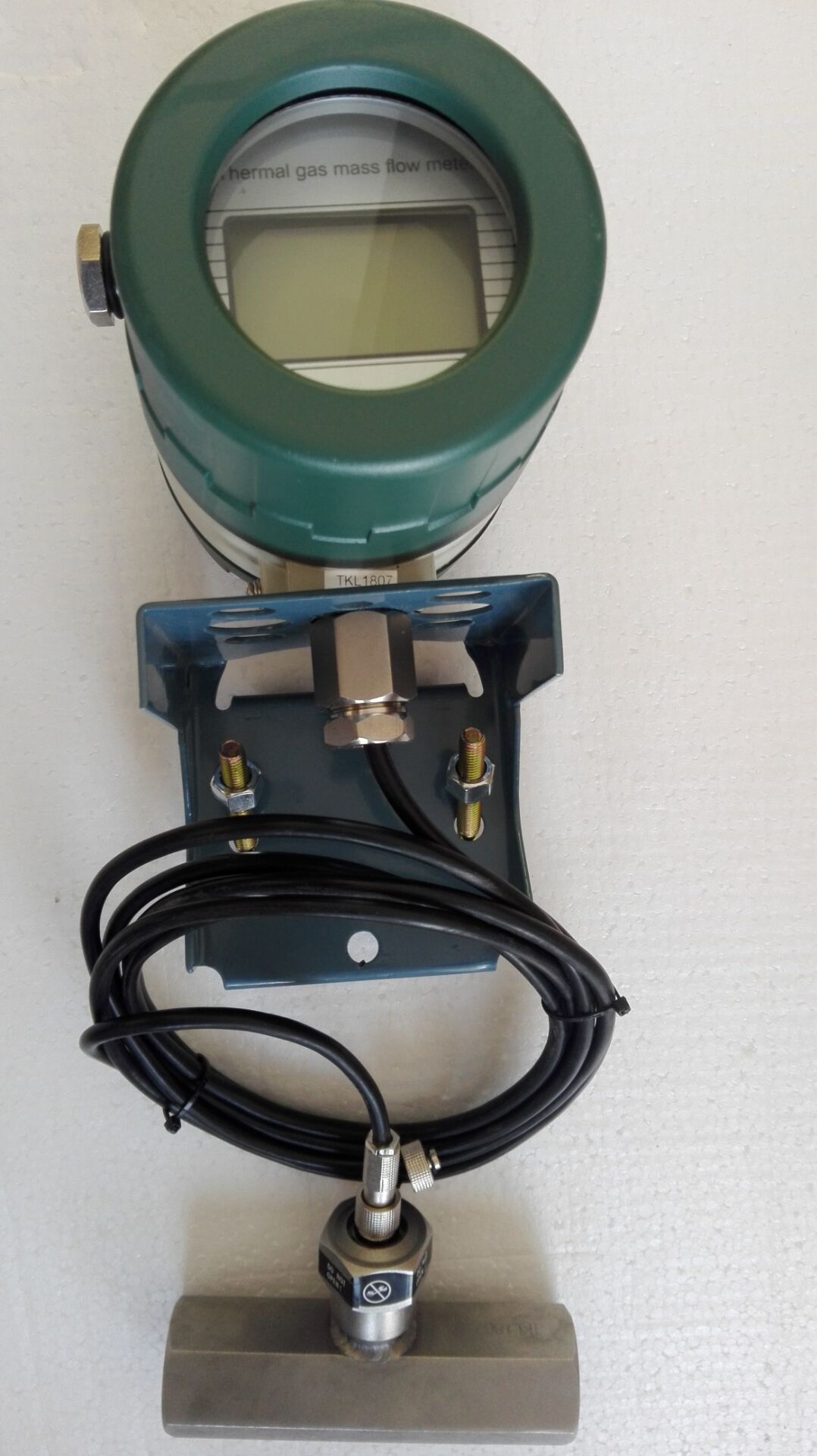 Thermal gas flow meter with remote display